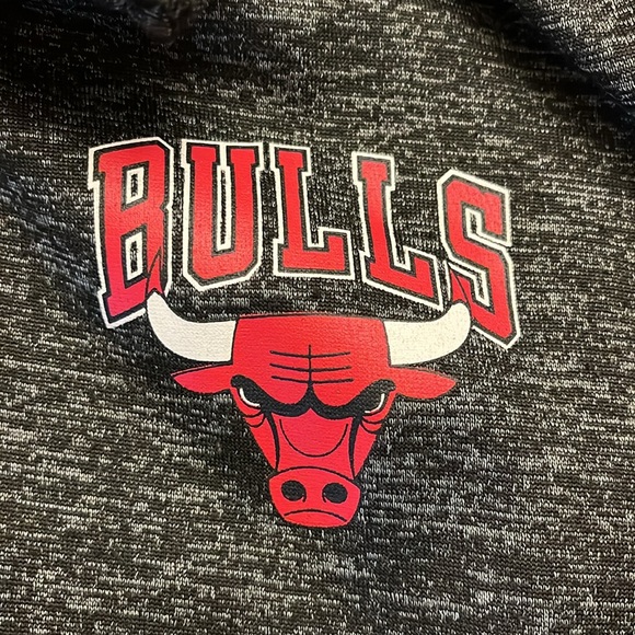 Chicago Bulls lightweight jacket, black and gray boys 10 to 12. - Picture 2 of 5